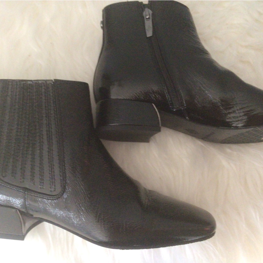 Donald Pliner Dasia Black Ankle Patent Leather Booties size 7.5M